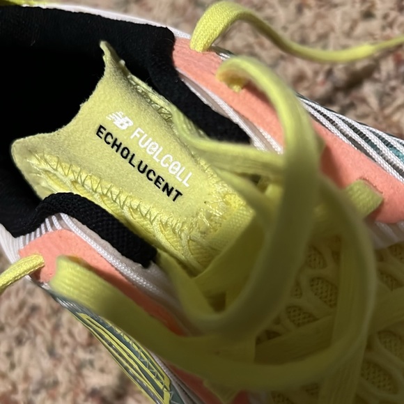 New Balance Fuel Cell Echolucent running shoes women’s 9 - Picture 3 of 6